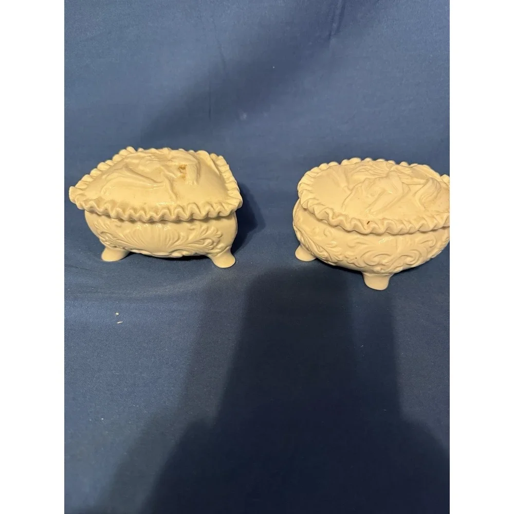 Vtg Mid Century Off White Ceramic Style Footed Jewelry Trinket Boxes Set Of 2